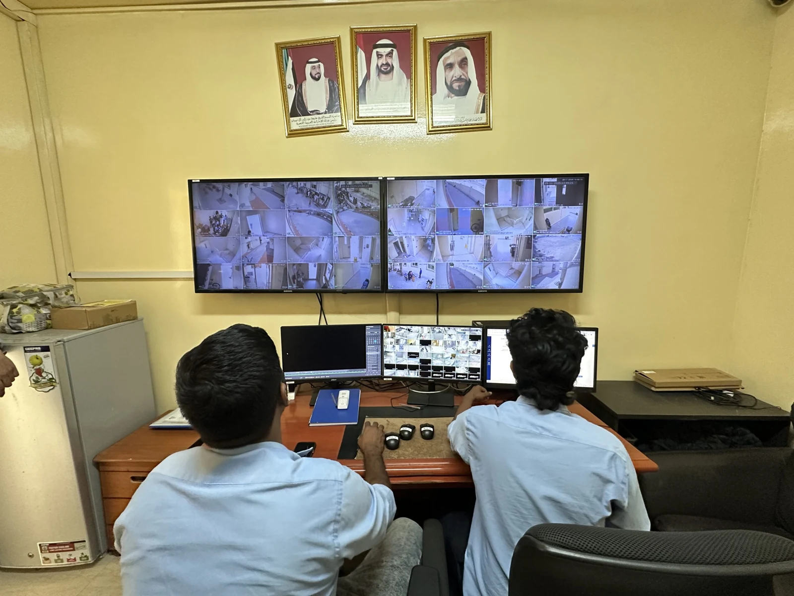 تجهيز مركز مراقبة الكاميرات
